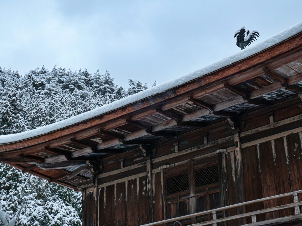 雪の銀閣寺　銀閣　鳳凰