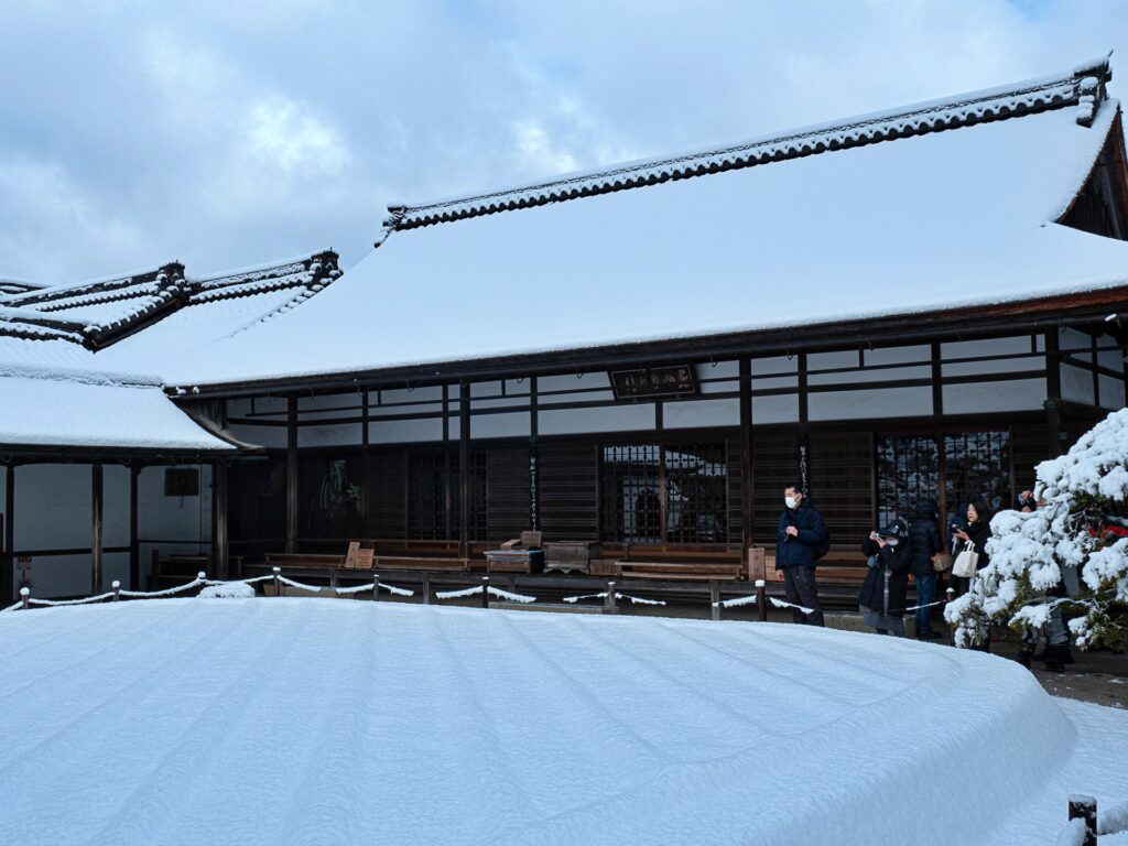 雪の銀閣寺　方丈