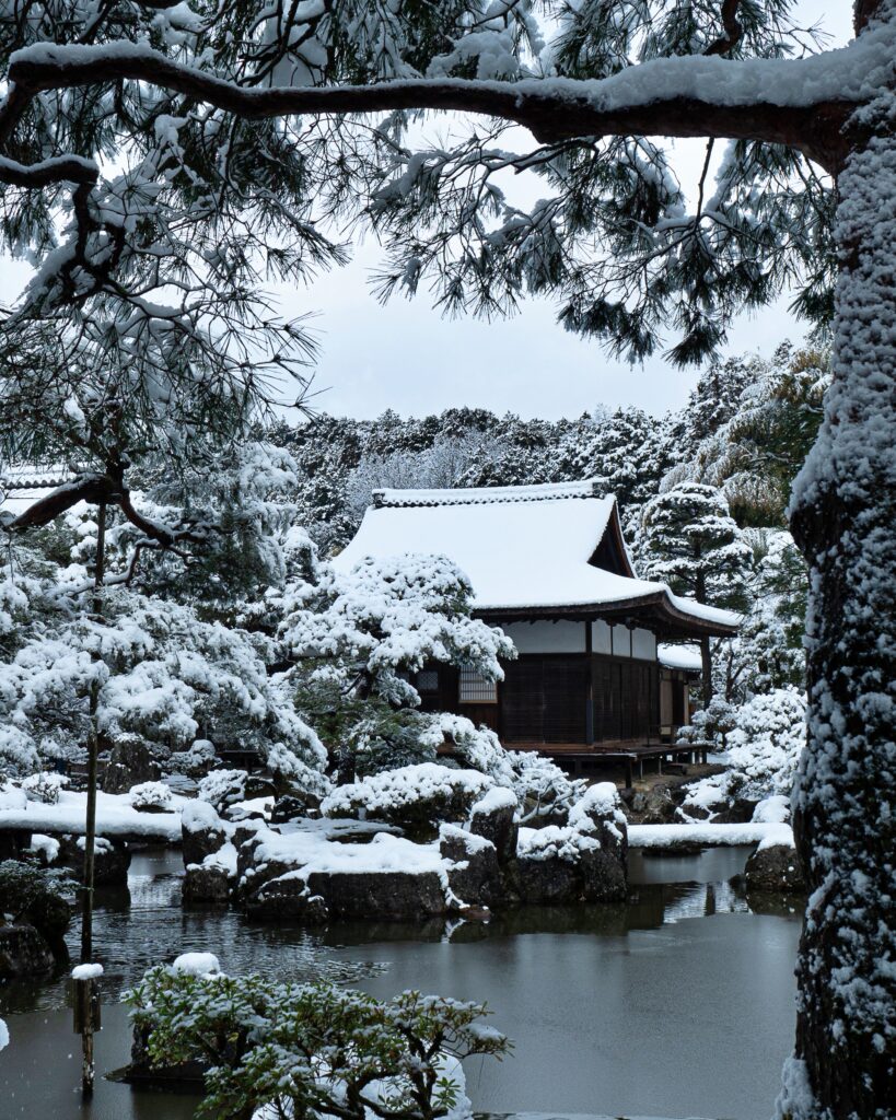 冬の銀閣寺　東求堂