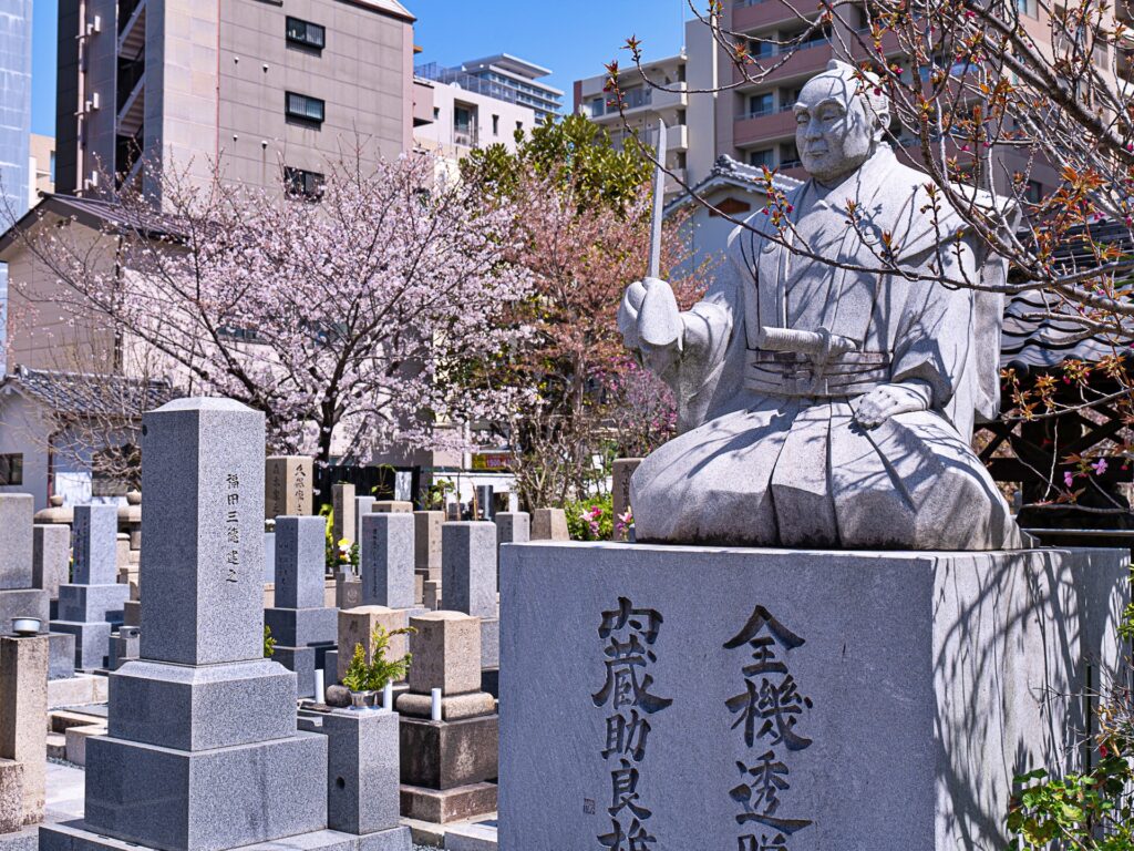 吉祥寺　大石内蔵助の像