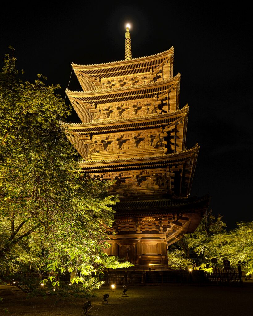 東寺　青もみじライトアップ　五重塔