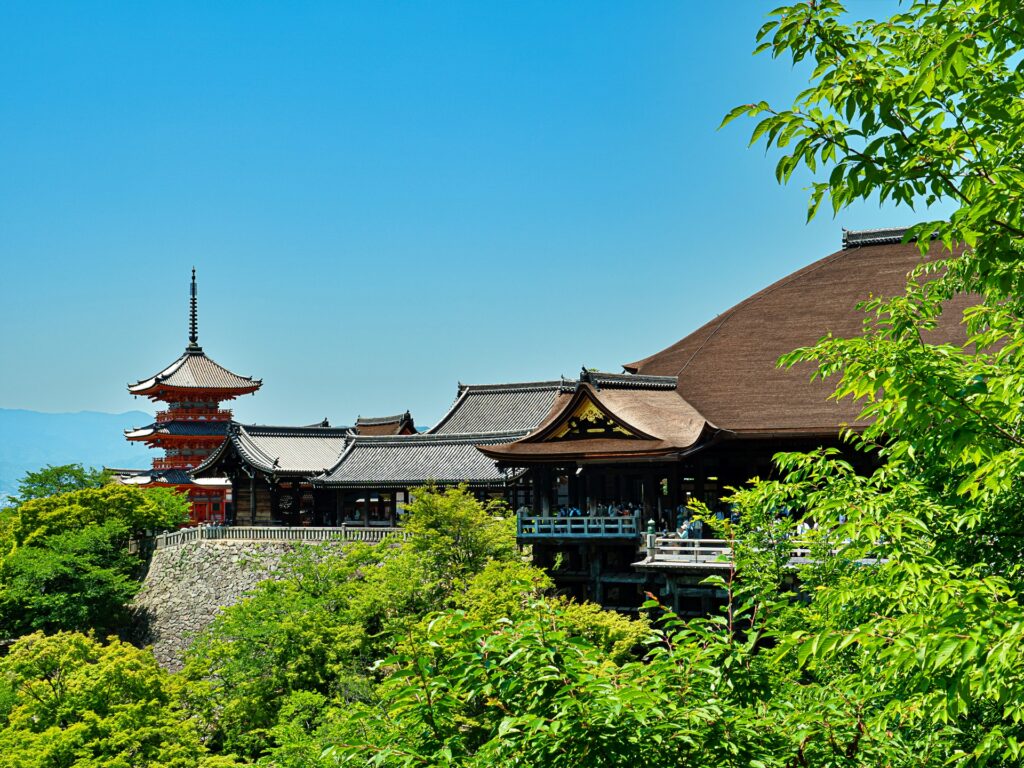 清水寺　三重塔と本堂